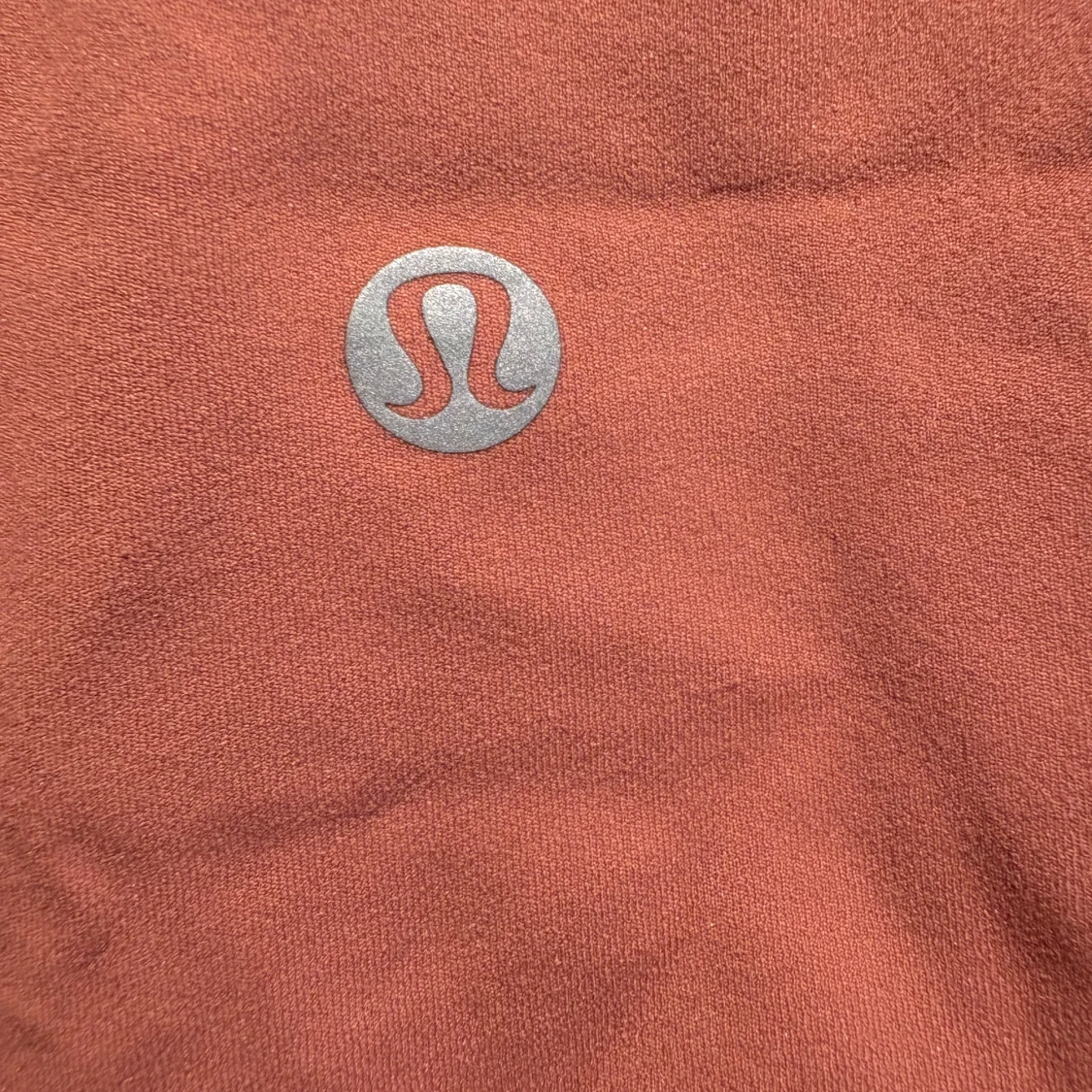 Rostbrun linnetopp från Lululemon - 2