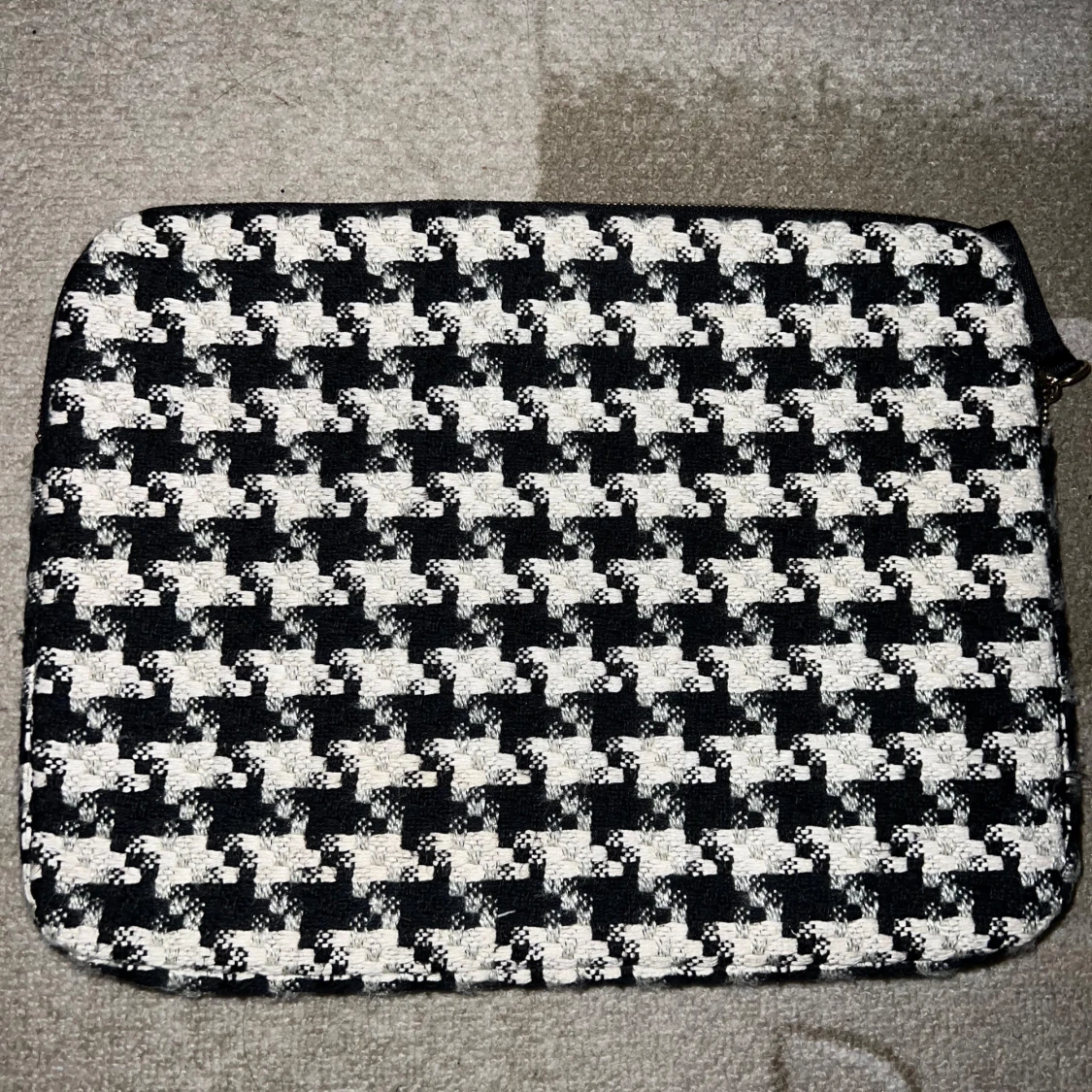 Svartvit rutig datorväska - 1
