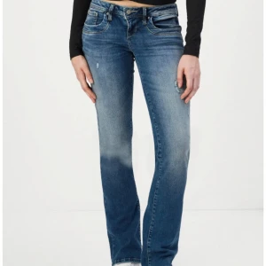 LTB Jeans Valerie - LTB jeans i modellen Valerie. Storlek 30/34. Slitage på framsidan. Aldrig använda! Kolla på min andra annons för fri frakt. Skriv för fler bilder☺️