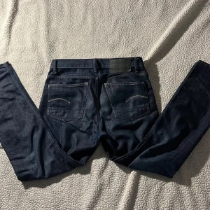 Mörkblå jeans från G-star - G-Star regular straight| storlek 29;30, bra skick! Hör av dig vid funderingar😊
