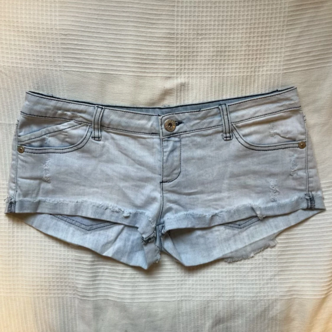 Ljusblå jeansshorts