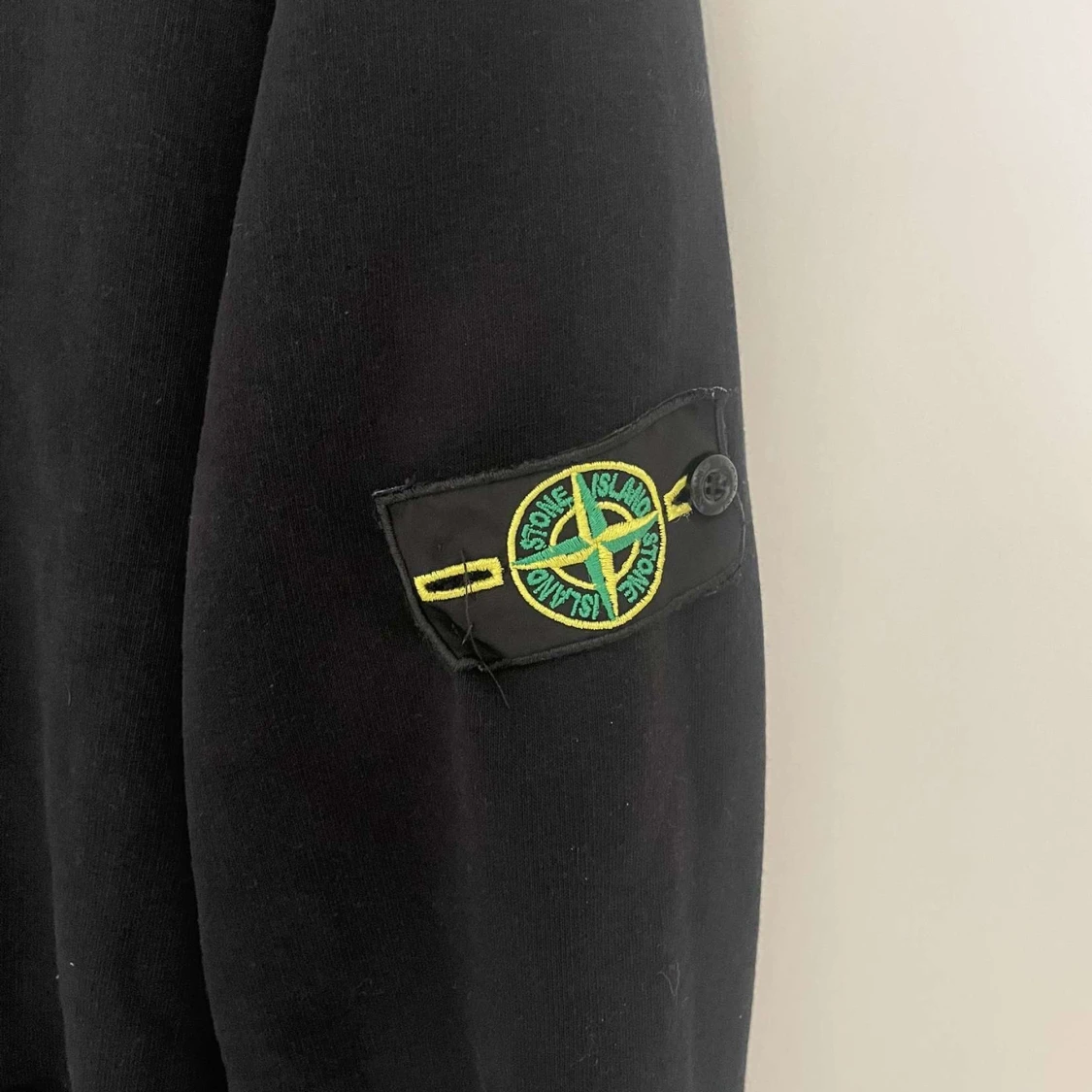 Svart hoodie från Stone Island - 1
