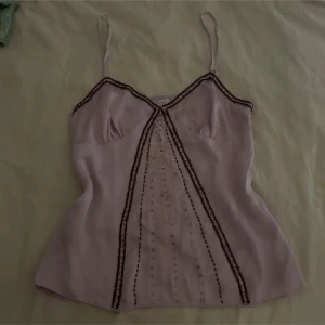 American Eagle silke topp - Jättesött linne från American Eagle i 100% silke, storlek s 🤍