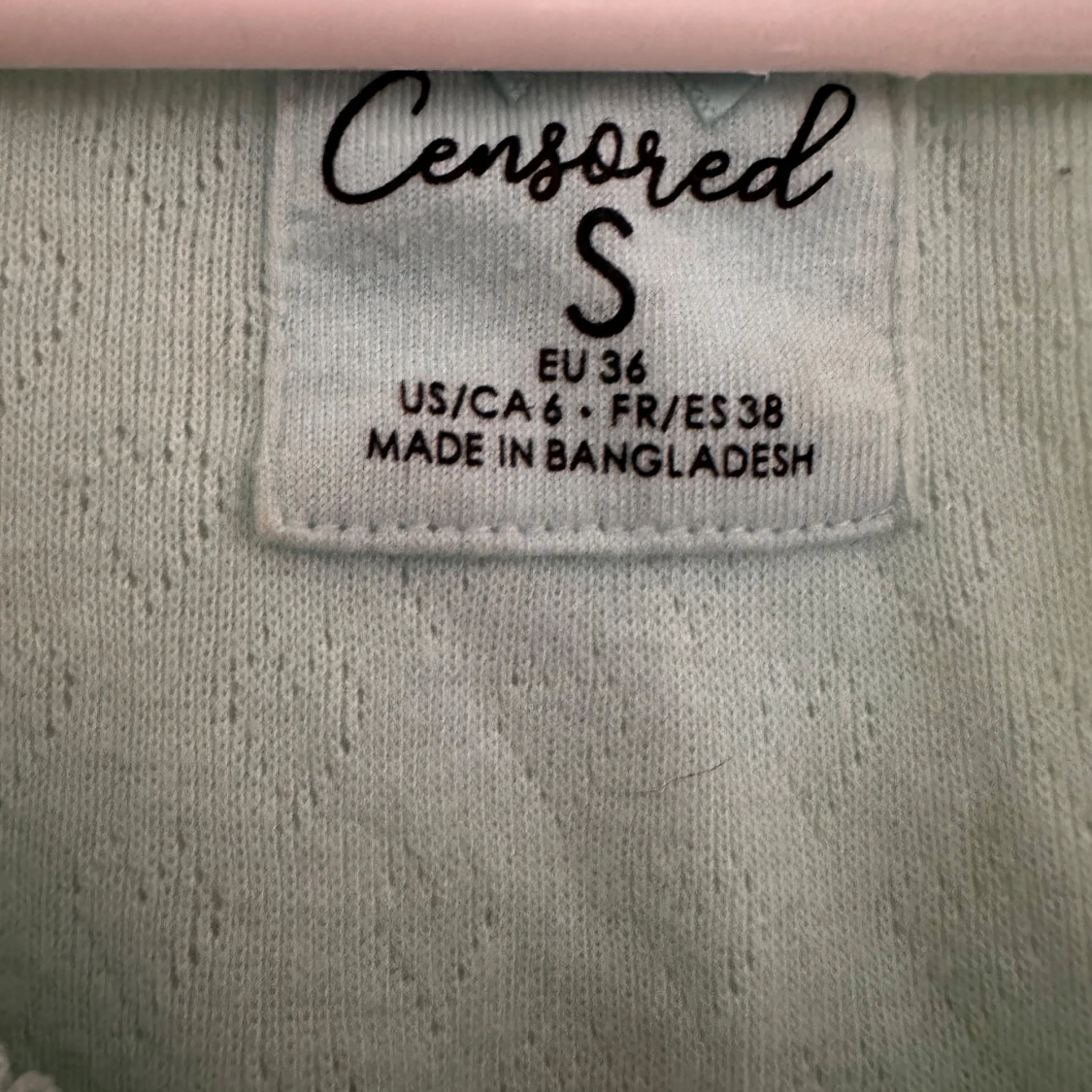 Ljusgrön v-ringad topp från Censored - 1