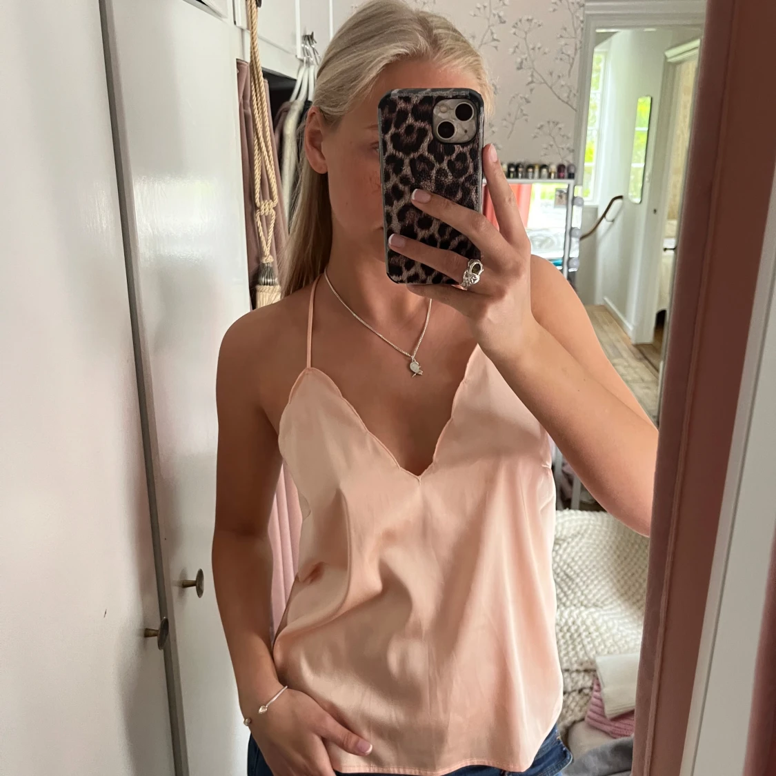 Ljusrosa linnetopp med tunna axelband - 1