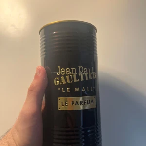Jean Paul Gaultier le male - Jean Paul Gaultier le male tom flaska. Om du är intresserad och vill köpa så köper du via min brorsas konto eller via Vinted eftersom detta kontot är inte verifierat.