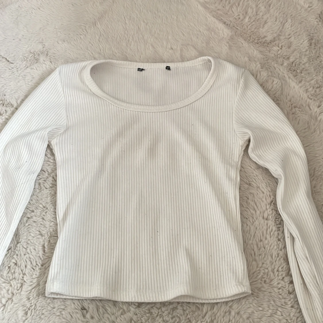Vit ribbad croppad långärmad topp från newyorker 