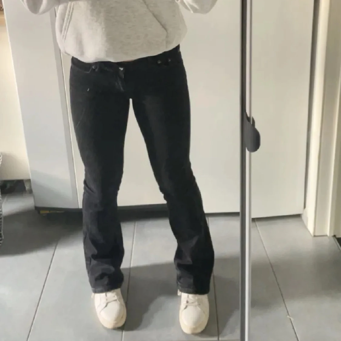 Svarta bootcut jeansbyxor