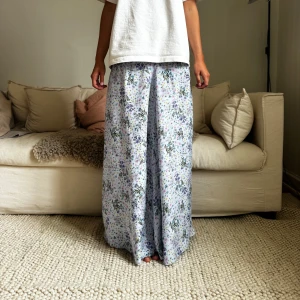 Lång kjol - Säljer denna så fina lång kjol🎀🎀