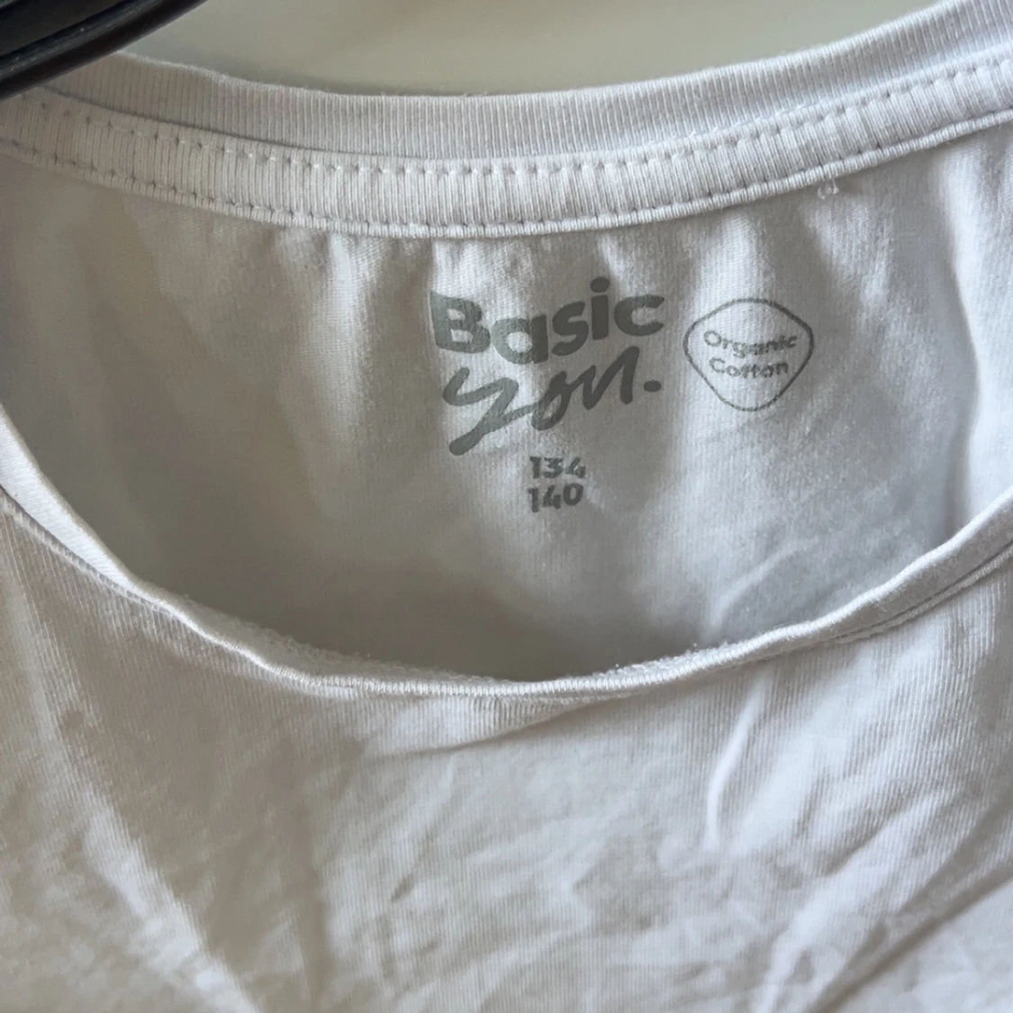 Vit t-shirt från Basic Yom. - 1