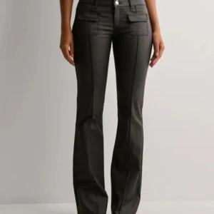 Skinnbyxor - Skinnbyxor från Nelly, sällan använda då dom har blivit för små. Inga slitage osv. 