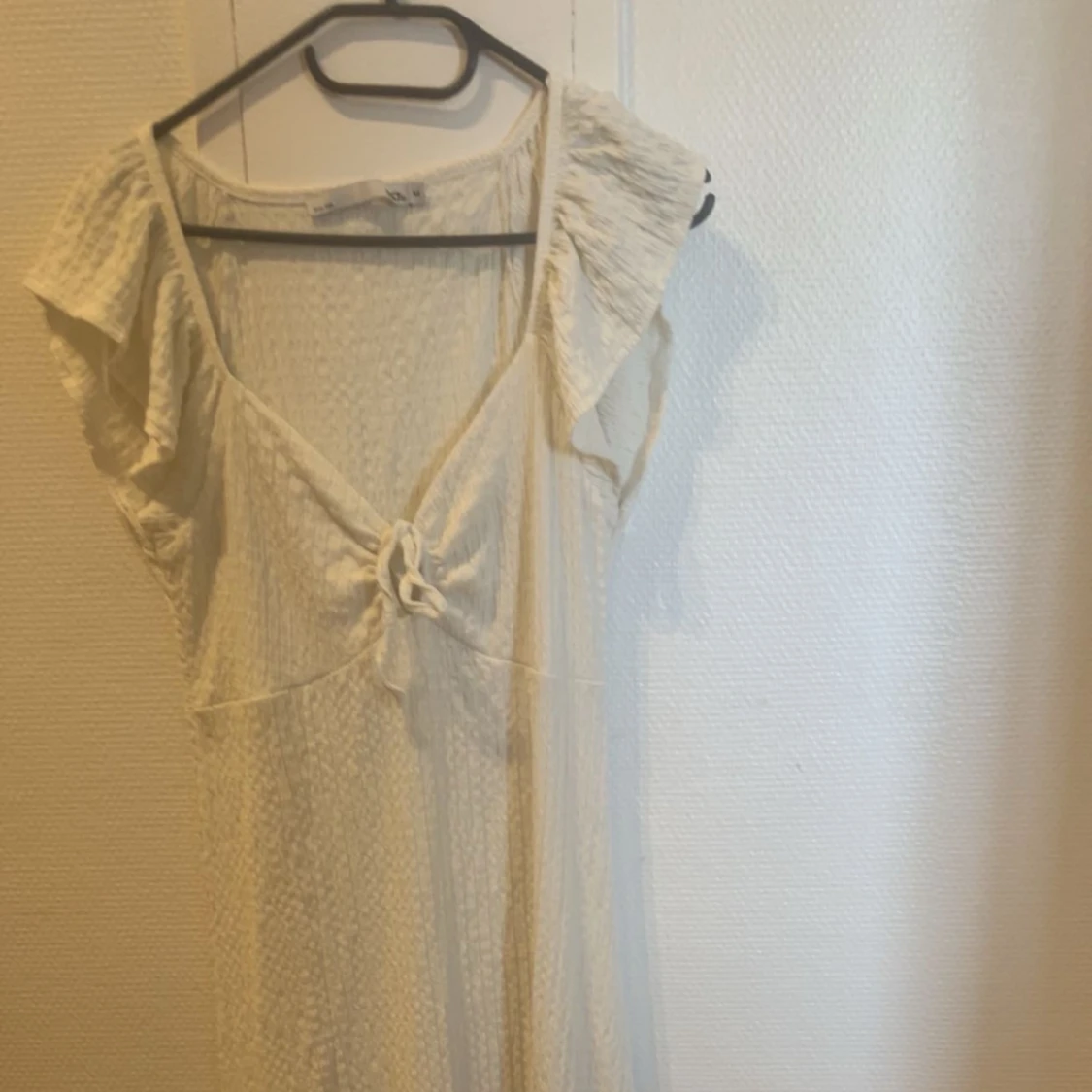 Vit kortklänning med knyt från lager 57