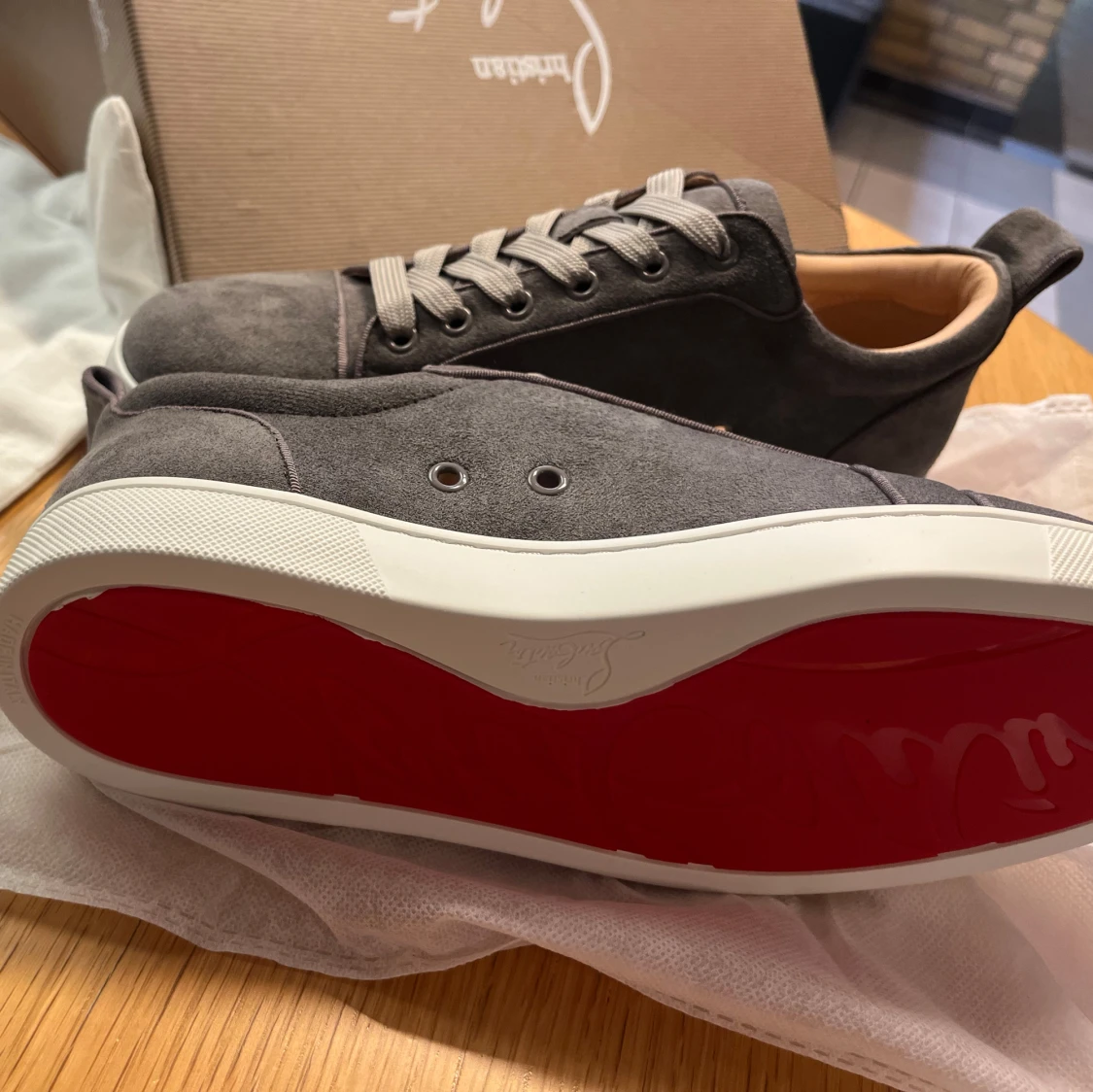 Gråa sneakers från Christian Louboutin - 3