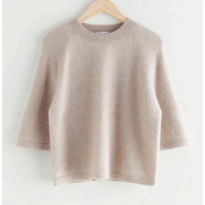 Ull t-shirt & other stories  - Stickad t-shirt från & other stories i bra skick