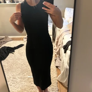 Klänning - Tight ribbad klänning. 