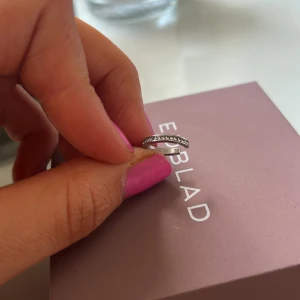 Earcuff Edblad - Jättefin silvrig earcuff från Edblad 😍 Aldrig använd, nypris 250kr 💋