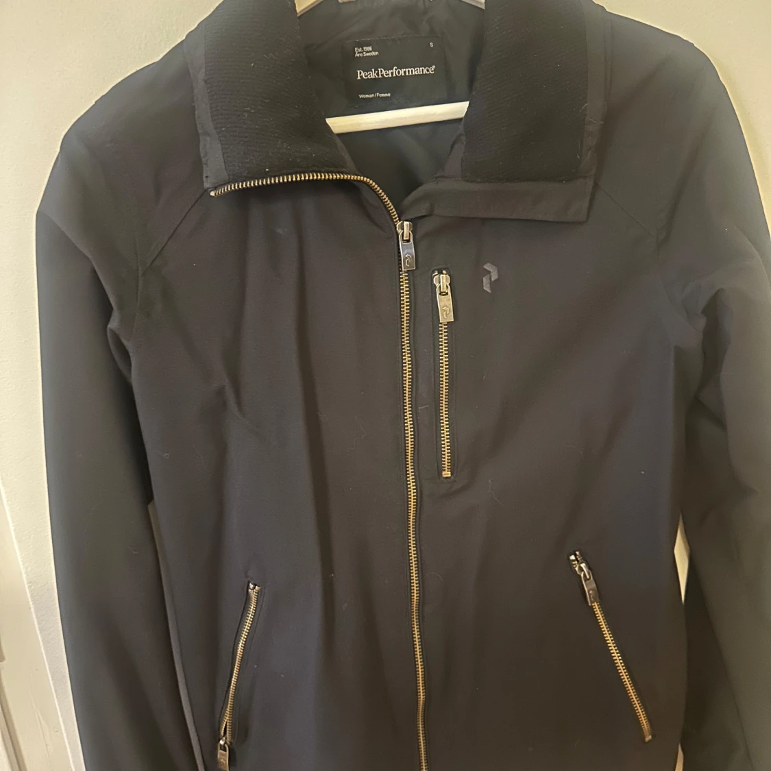 Svart jacka från Peak Performance