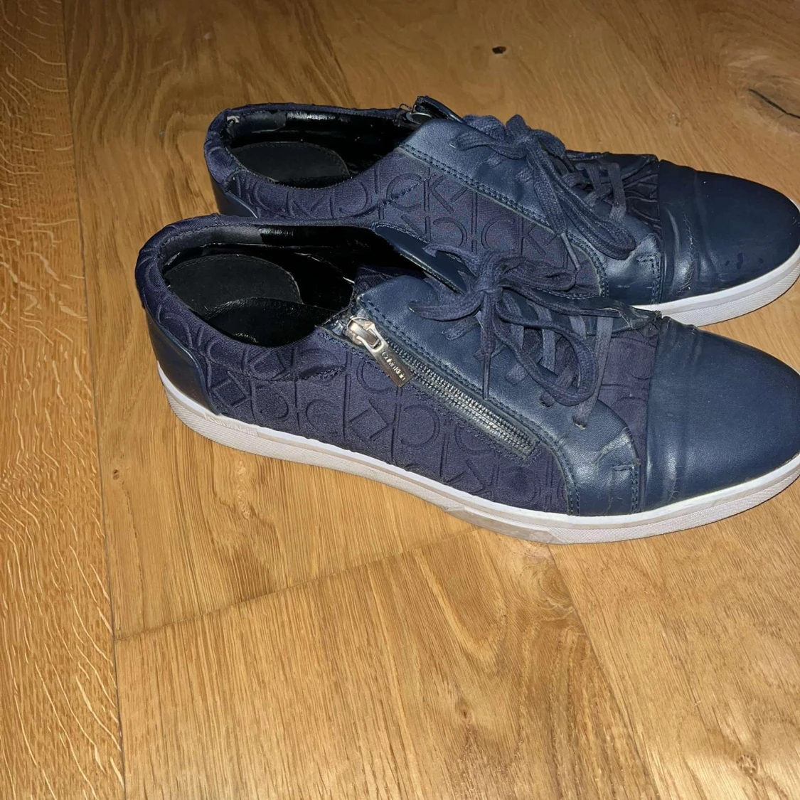 Mörkblå sneakers med dragkedja - 4