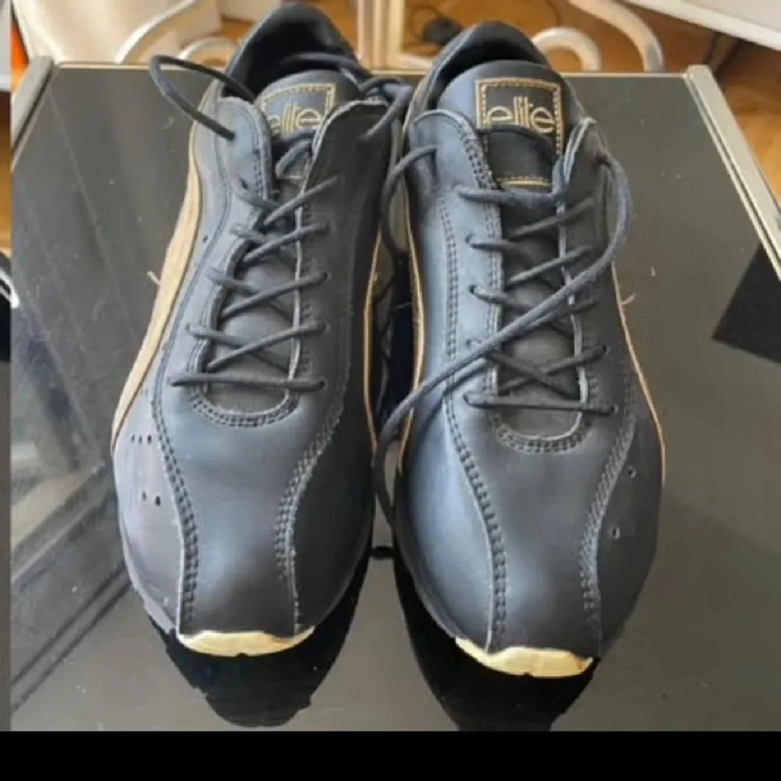 Svarta sneakers från Elite 37