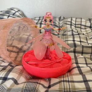 Flygande docka - En docka som kan flyga.Bara en gång använd.