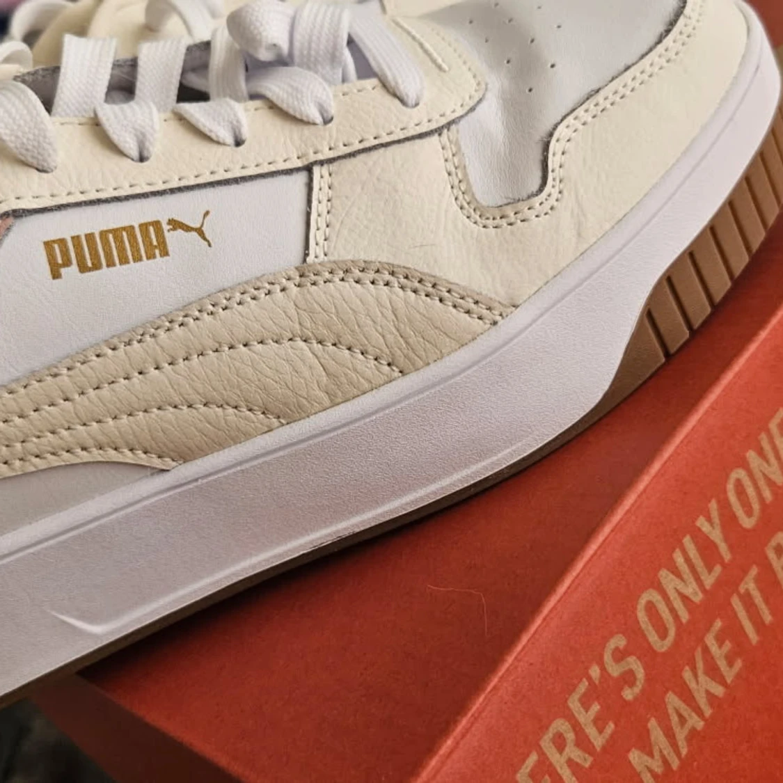 Puma sneakers i vitt och beige - 3