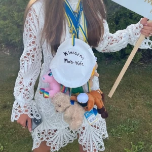 Studentklänning  - Superfin klänning till studenten eller annat. Köpt på Vinted för 500kr men endast använd en gång av den tidigare ägaren. 🩷