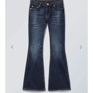 Bootcut jeans  - Snygga Bootcut jeans från weekday i modellen flame. Storlek 28/34. Perfekt längd på mig som är 171