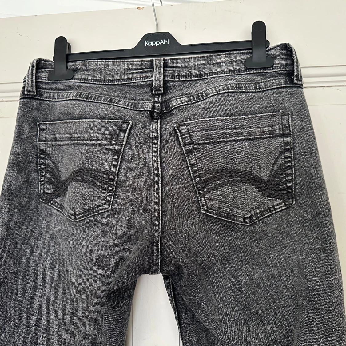 Gråa boot cut jeans - 1