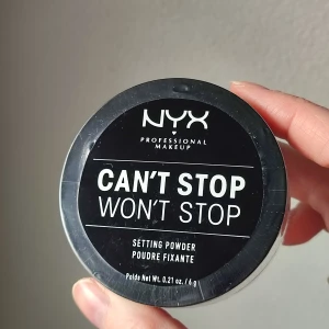 Löspuder från NYX Light-Medium - Löspuder från NYX. Can't stop won't stop setting powder. Färgen heter Light-Medium. Helt ny med plasten kvar!