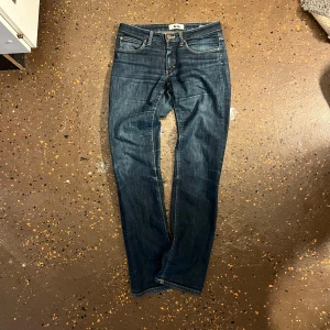 Blå jeans från Acne - W29