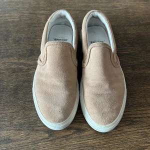 slip-on sneakers från Diemme - Tja, säljer mina slip-on sneakers från Diemme.  Bra skick, storlek 41 men passar 42. Skriv vid minsta fundering.