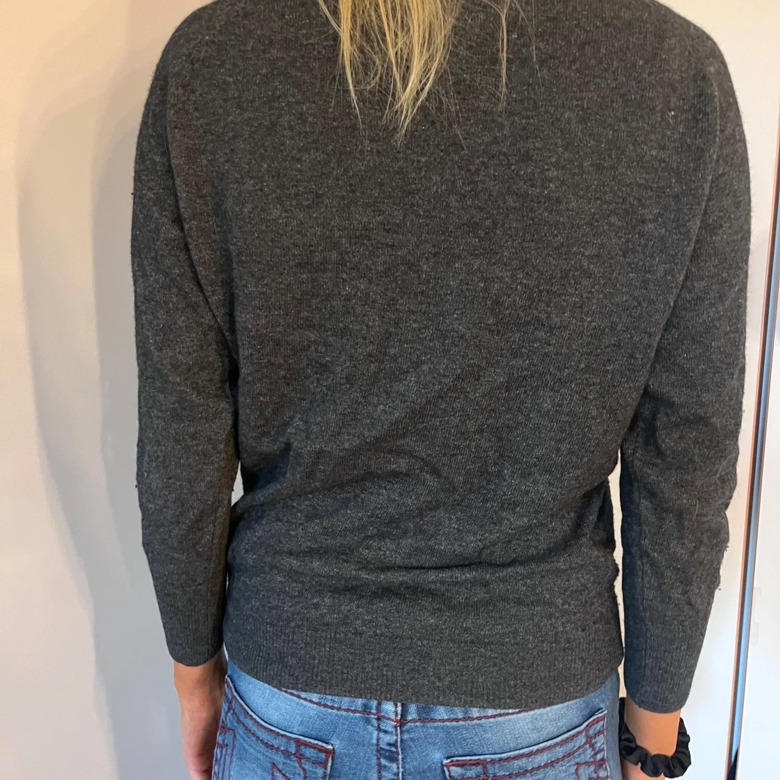 Mörkgrå tröja - 1