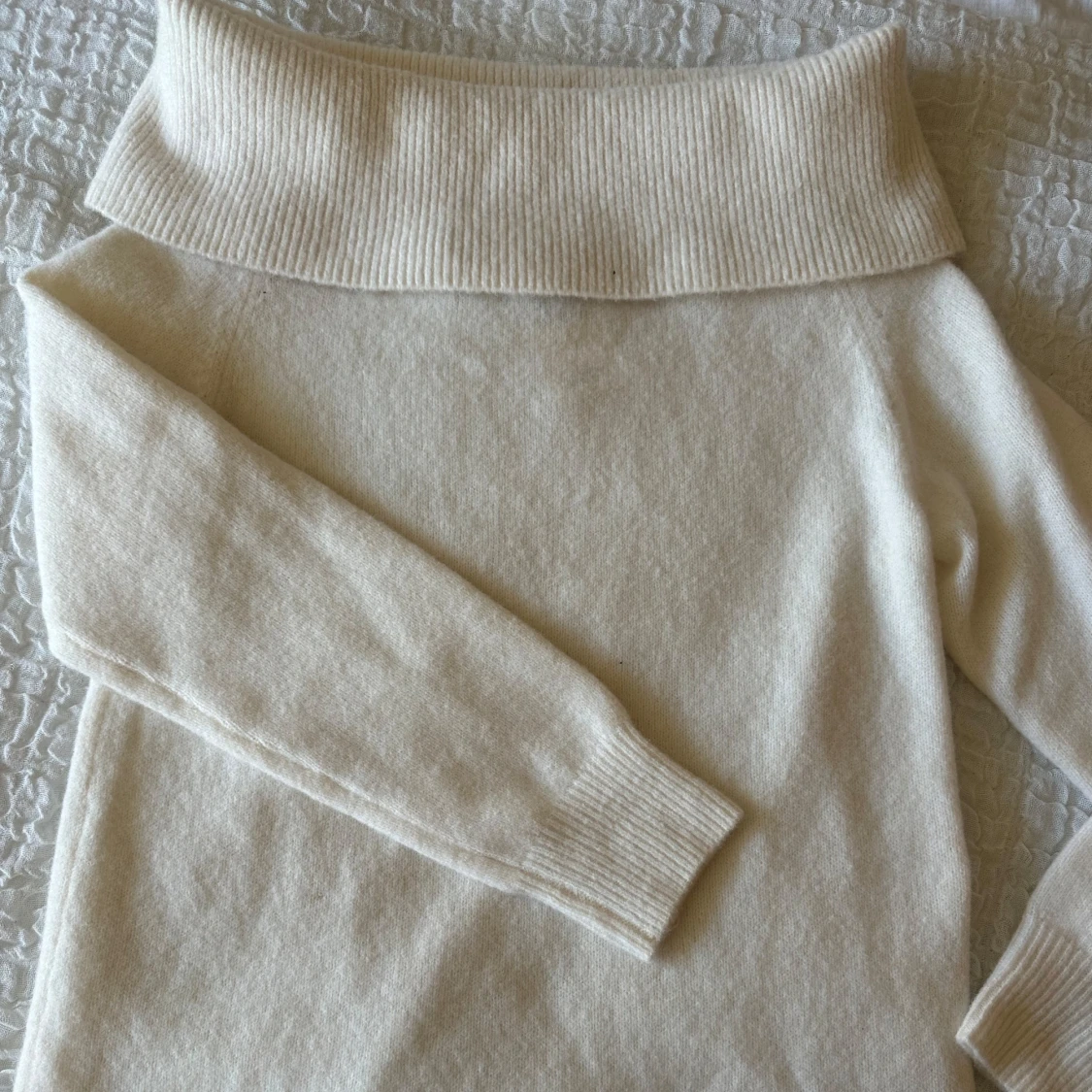 Vit offshoulder tröja från Bik Bok - 1