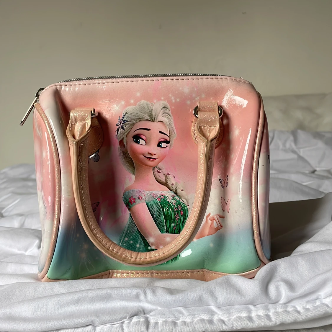 Rosa handväska med karaktärsmotiv - 1