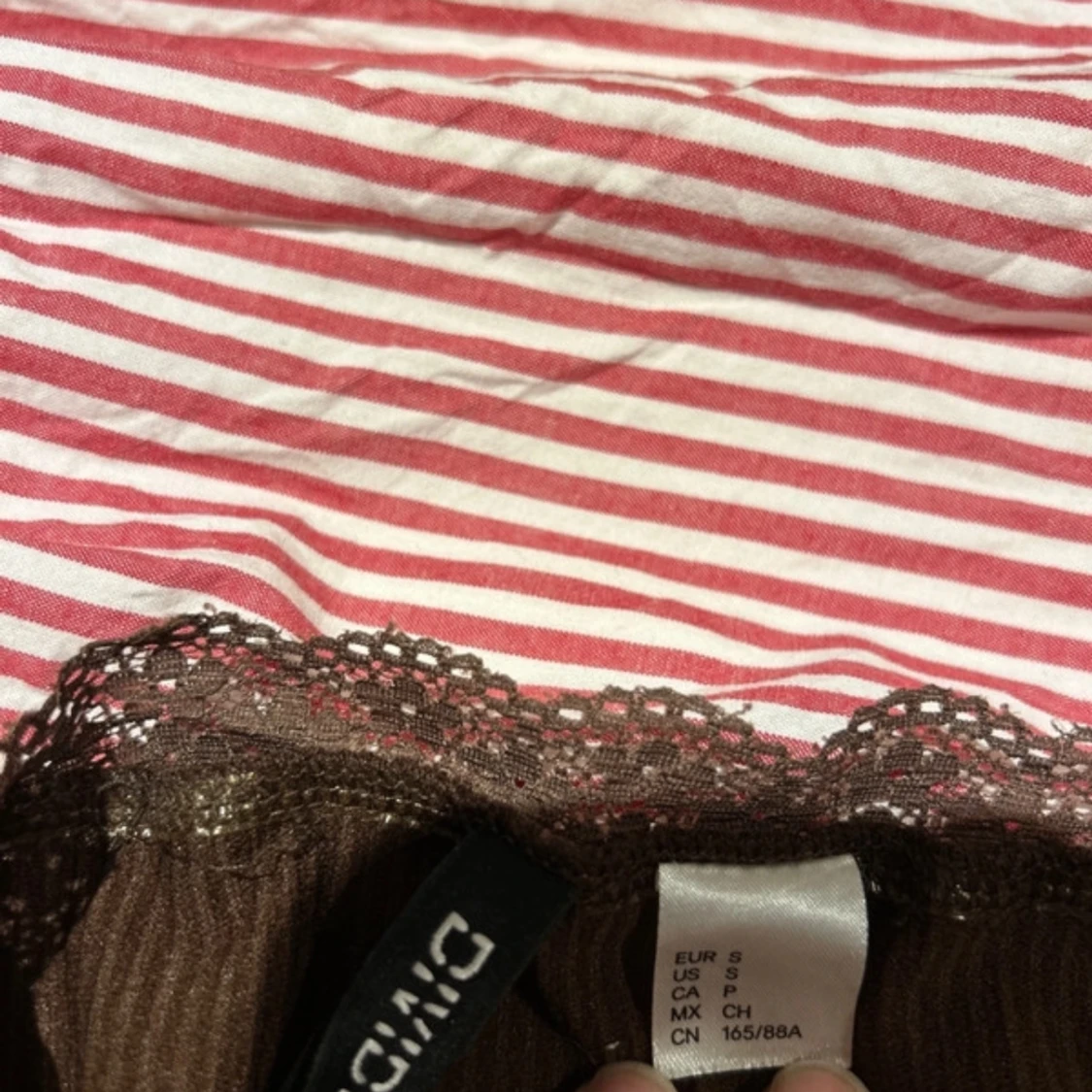 Brun ribbad klänning från Divided - 2