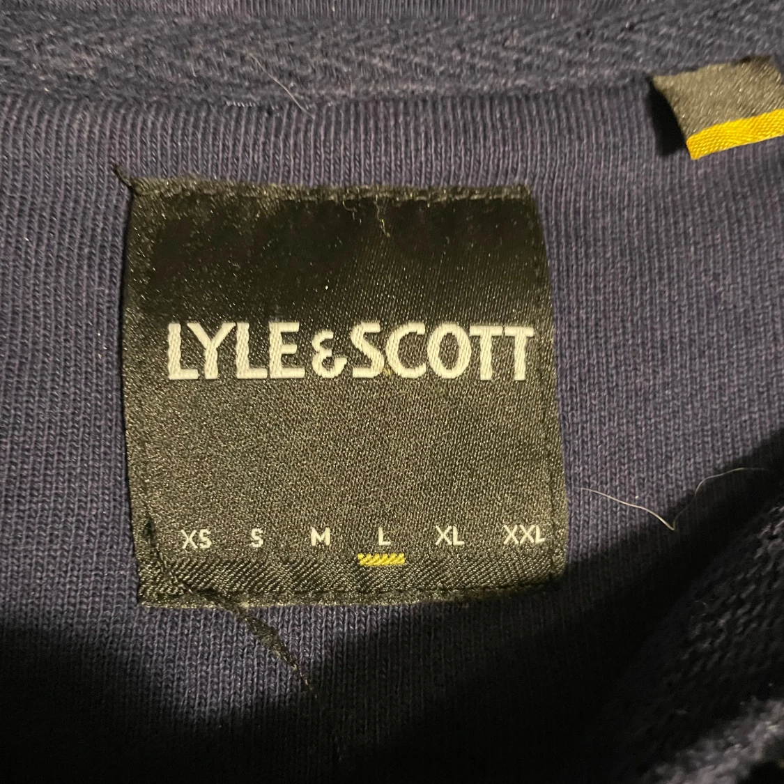 Mörkblå hoodie från Lyle & Scott - 3
