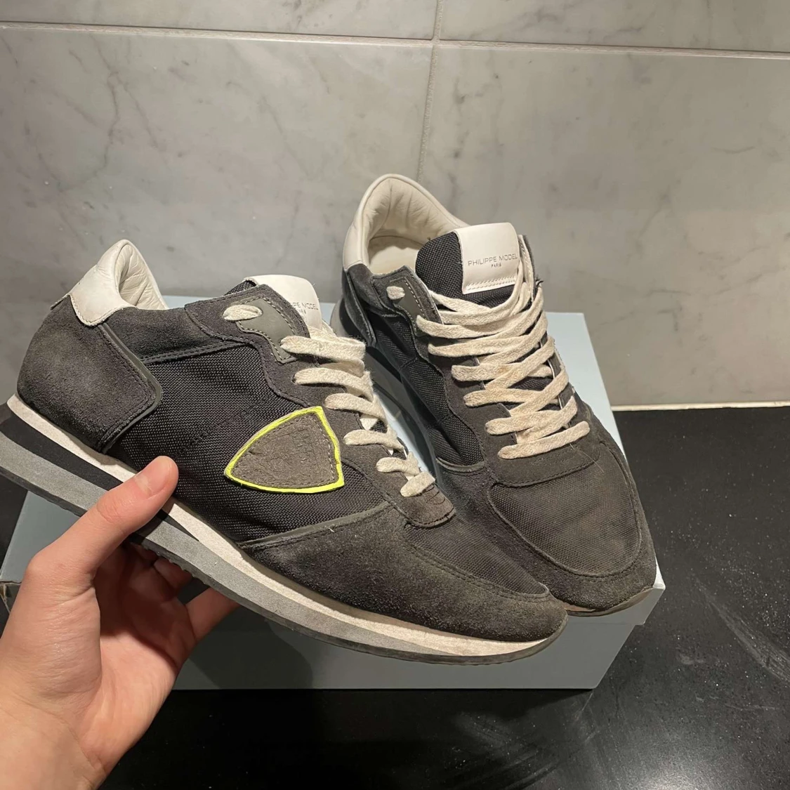 Grå sneakers från Philippe Model