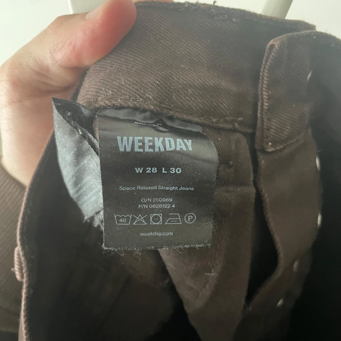 Bruna jeansbyxor från Weekday - 2