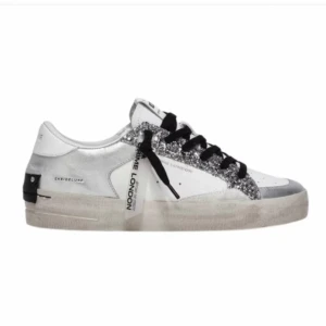 Crime london skor  - As balla sneakers❣️endast använda 1 gång. Hör av er för mer bilder. Köpta för 2300kr