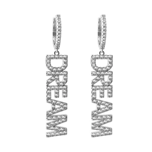 Ioaku DREAM örhängen - Säljer mina DREAM örhängen från Ioaku då dom aldrig används. Örhängerna är i jättebra skick och har endast kommit till användning ett få tal gånger. De rostar ej. Orginal förpackning finns!  Skriv om du har några frågor🩵 Orginalpris 600kr