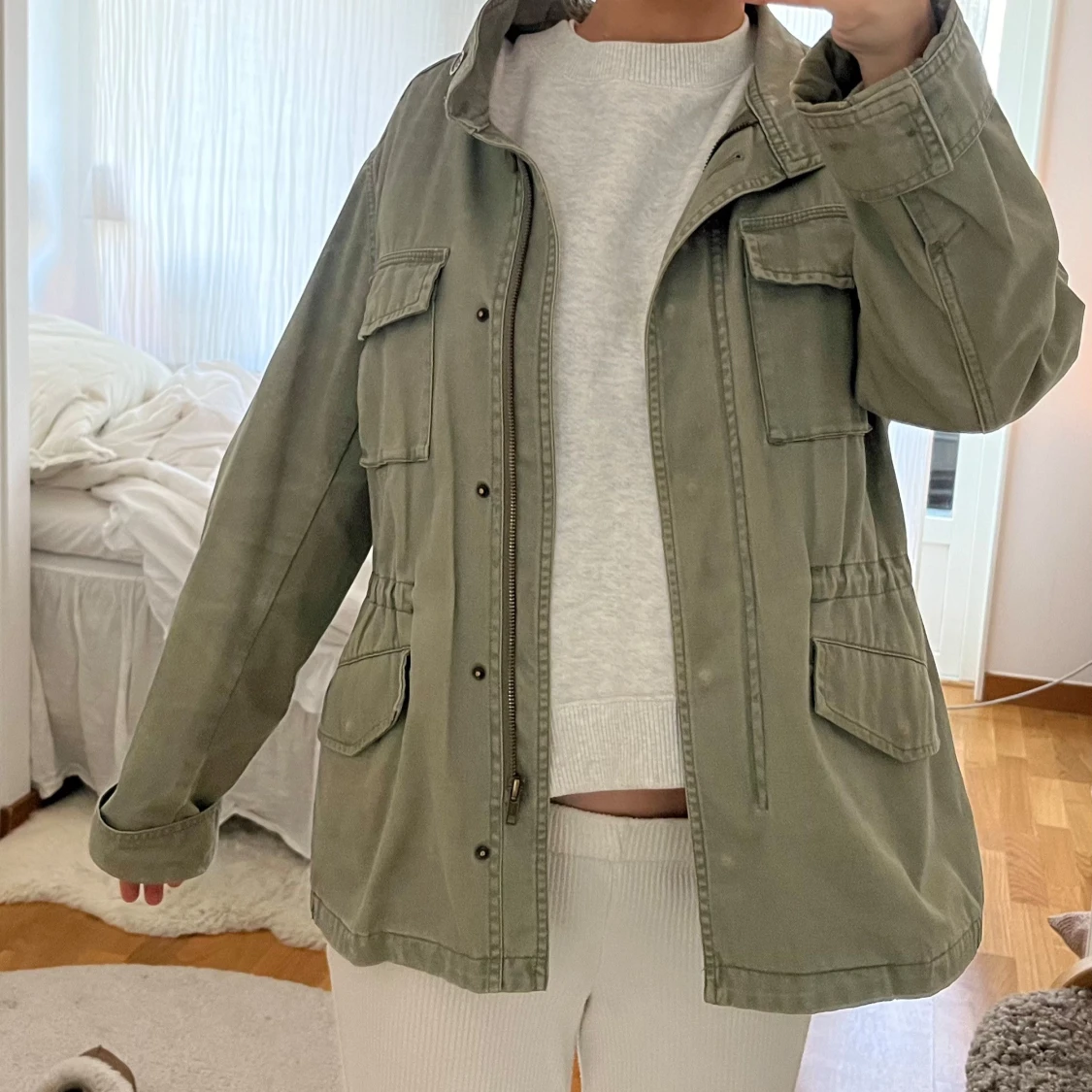 Olivgrön jacka med dragkedja - 2