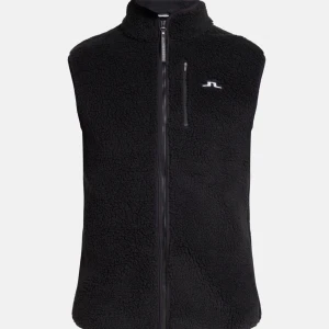 J.Lindeberg väst - Helt ny fin J.Lindeberg väst, kvitto medkommer plus fri frakt. Finns i storlek S-M-L och XL. för detaljer kom pm