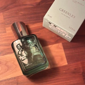 Parfums de marly paris Greenley EDP 75 ml - Tjena! Nu finns denna Parfums de marly paris Greenley/ greenly EDP 75 ml parfymen till salu! Det är en extremt omtyckt o god doft:) 100% äkta, inköpt ifrån parfym.se butiken i Frölunda torg. 