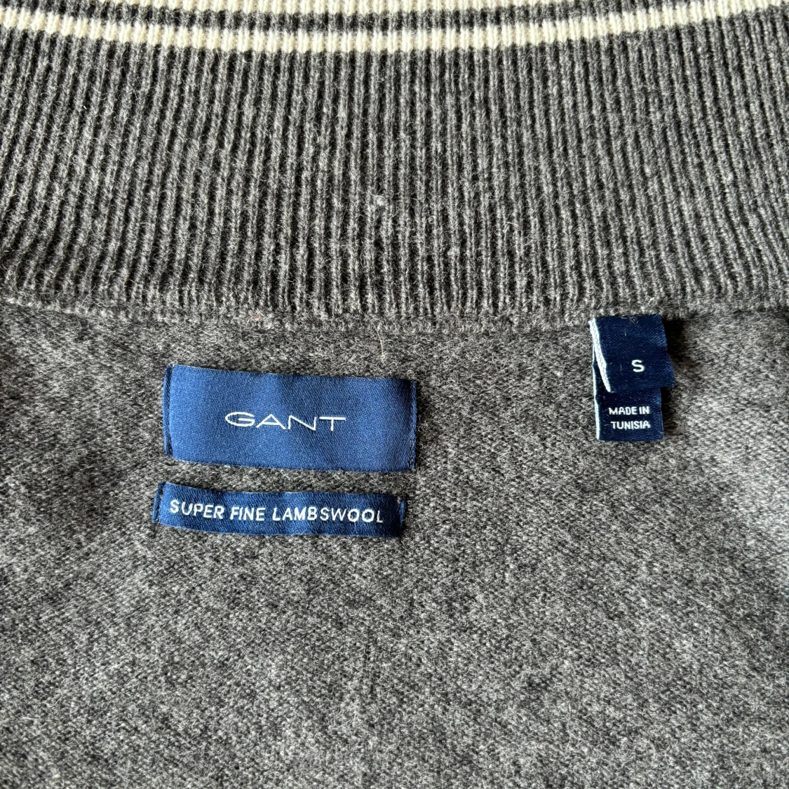 Grå half-zip i lammull från Gant - 1