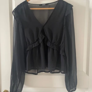 Blus - Superfin svart blus från bikbok. Storlek S. Pris går alltid att diskutera! 💕