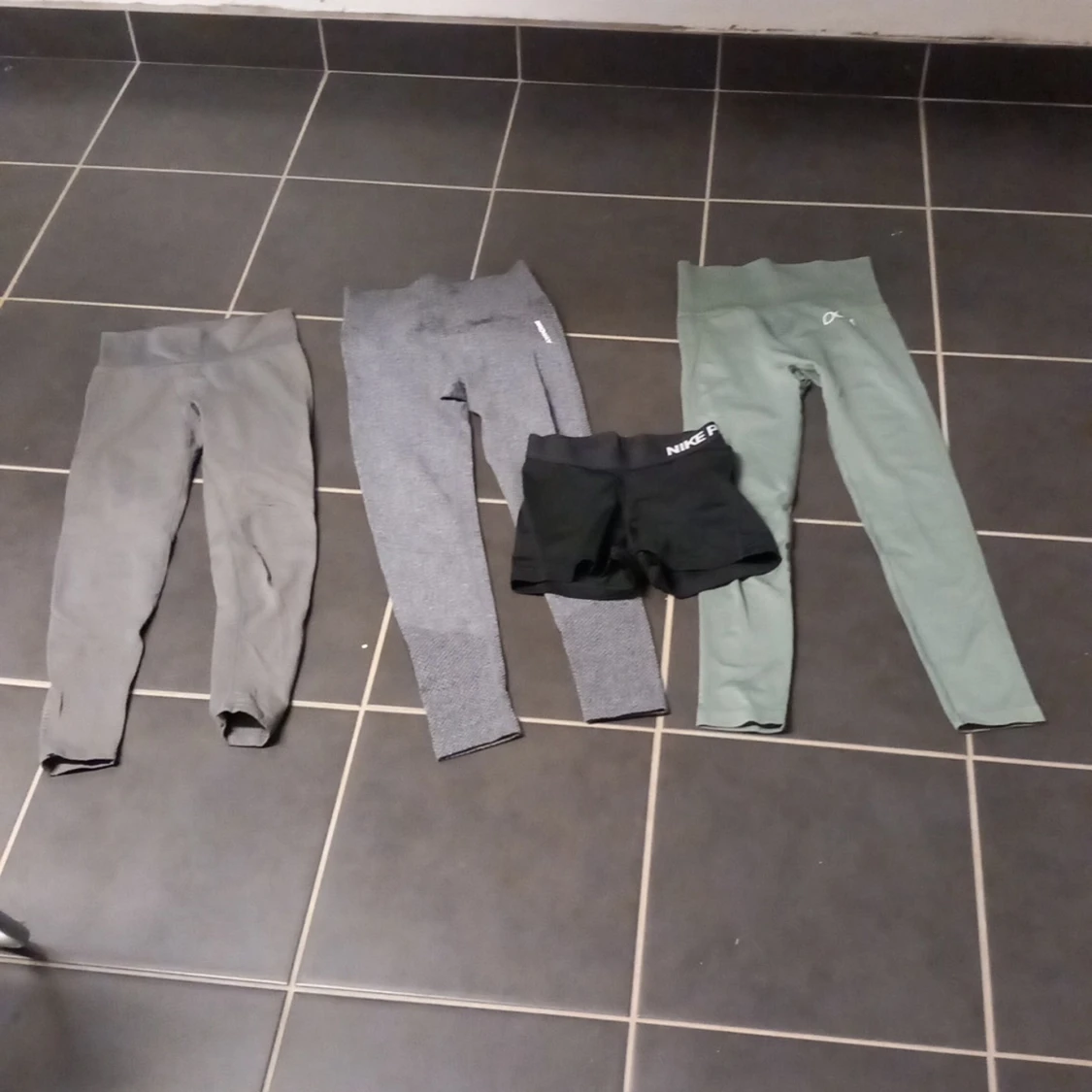 Träningsleggings i olika färger - 1