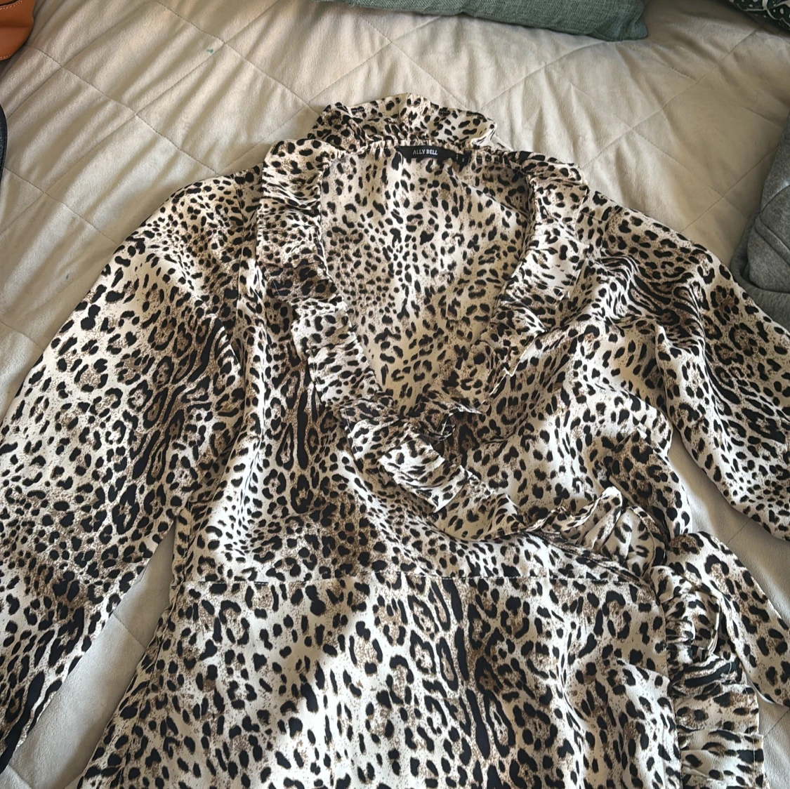 Leopardmönstrad omlottklänning Ally Bell - 3