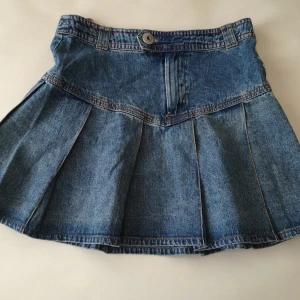 jeanskjol med volang strl.158/164 - mycket fint skick