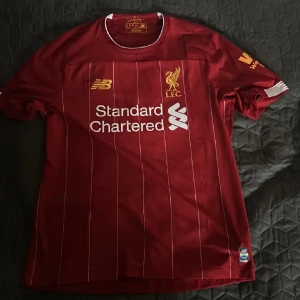 Liverpool Fotbollströja 19/20  - Säljer en Liverpool FC 2019/20 Hemma matchtröja i Storlek M