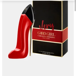 Carolina Herrera Very good girl parfym - En jättegod parfym från Carolina Herrera i varianten Very good girl😍 Endast använd ett par gånger och är i storlek 30ml❤️ Nypris ca 980kr, jag säljer för 350kr. Säljer då jag har för många parfymer. Skriv för frågor!❤️ Säljer massor av andra parfymer och testers på min profil❤️